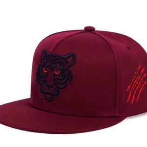Snap back wine red/burgandy tiger cap